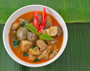 Red chicken curry : Delicious and famous Thailand food