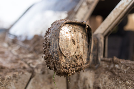 Fototapeta dirt on the mirror of car