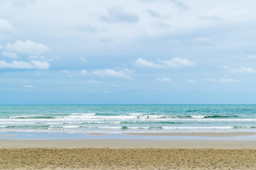 Fototapeta na wymiar Beach and sea with blue sky