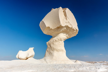Formations rocheuses dans le désert blanc égyptien