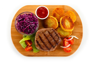 Grilled steak with roasted potatoes and vegetables