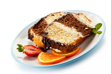 Pound cake with fruits