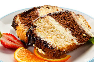 Pound cake with fruits