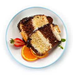 Pound cake with fruits