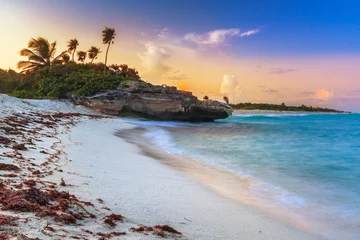 Photo sur Plexiglas Mexique Coucher de soleil sur la plage de Playa del Carmen à la mer des Caraïbes, Mexique