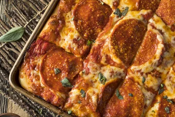 Keuken foto achterwand Pizzeria Homemade Pepperoni Sicilian Pan Pizza