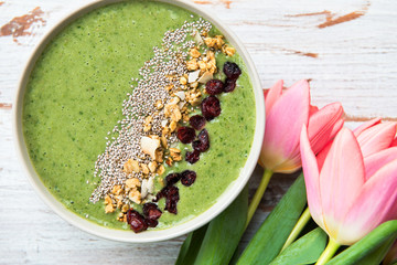 Breakfast Detox Green Smoothie Bowl