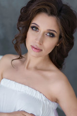Naklejka premium portrait of a beautiful young pregnant woman