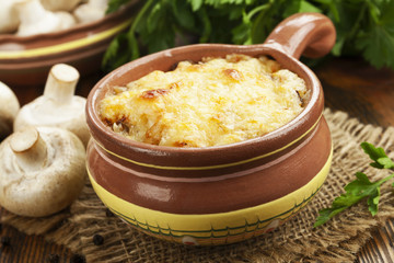 Cocotte with mushroom and chicken