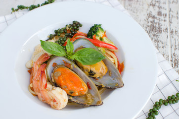 pad kee mao spagheti seafood
