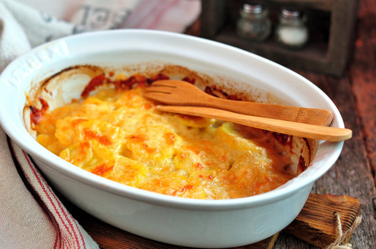 Delicious potato casserole with cheese and cream.