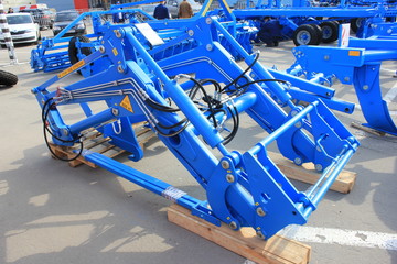 agricultural equipment trailed shovels on a tractor wheel spring hydraulic cylinders