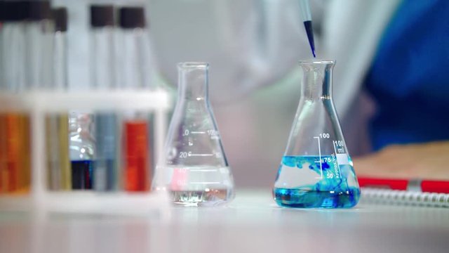 Реагенты! — играть онлайн бесплатно на сервисе