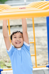 Obraz premium Young boy play with yellow bar