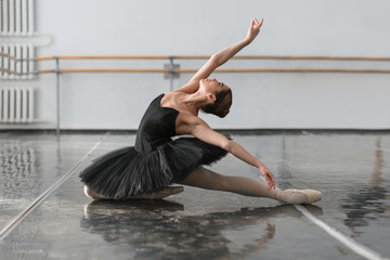 Beautiful ballerina sit on the twine in class - obrazy, fototapety, plakaty