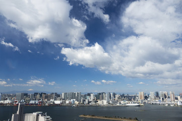 Naklejka premium 東京都市風景 富士山と品川ふ頭 ワイド 新開発地域 天王洲アイル