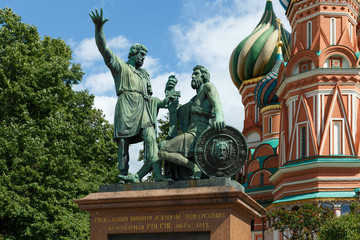 Fototapeta na wymiar The monument to Minin and Pozharsky on red square in Moscow, Russia. (Inscription: to Citizen Minin and Prince Pozharsky from grateful Russia. 1818.)