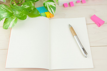 紙、ノート、ペン、付箋