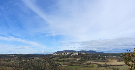paysage sous lumière de printemps
