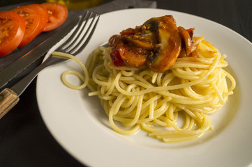 Pasta with tomatoes and mushrooms