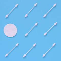 Pattern of cotton swabs and cotton pad. Hygiene, body care. Flat lay minimal concept. Top view. - 139320755