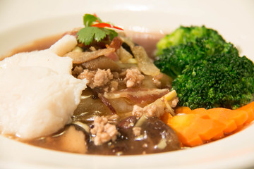  Fried noodle with fish and broccoli