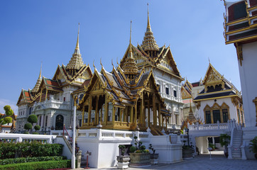 Fototapeta premium Roayl Great (Grand) Palace Buddhist temple with famous green tree gardens in center of Bangkok, Thailand