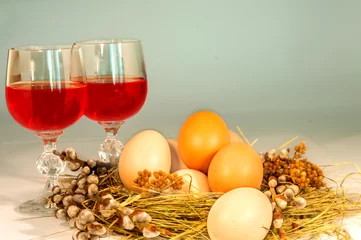 Fotobehang Eetkamer eggs in the nest of the wine  © wowkwasyl