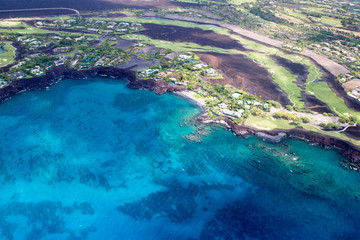 Luftaufnahme der Honokaope Bay an der Westküste von Big Island, Hawaii, USA.