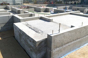 住宅　工事現場　基礎工事　土台　コンクリート　ベタ基礎　耐震性
