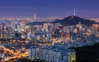 Fotobehang Seoul City Skyline en N Seoul Tower in Seoul, Zuid-Korea © panyaphotograph