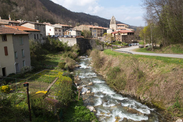 Fototapeta na wymiar Montsegur village in French Pyrenees