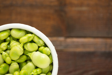 ciotola di fave a sinistra