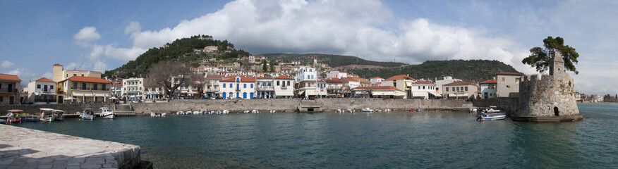 Fototapeta na wymiar Panoramic view of Nafpaktos port