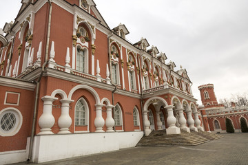 Obraz premium MOSCOW, RUSSIA - MARCH 3, 2017: Built in the 18th century, Petroff Palace is a gem of Russian architecture, located in the modern downtown of Moscow. Part of the facade of the palace ensemble