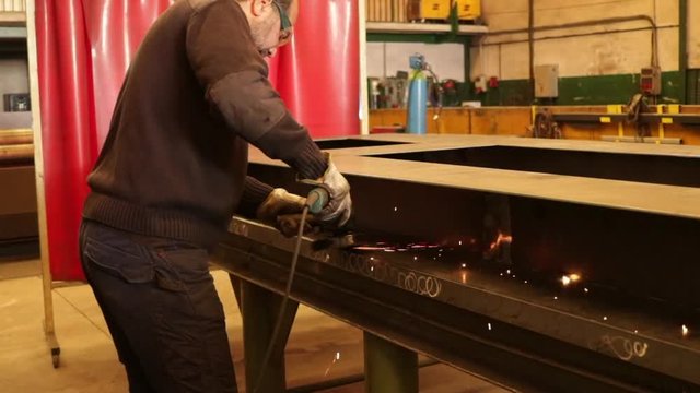 amoladora - Hombre hierro chispas