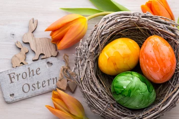 Gardinen Easter and spring decoration, flowers and eggs. © gitusik