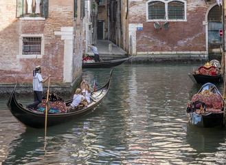 Fototapeta na wymiar Gondola traffic in a canal in the historic center of Venice, Italy