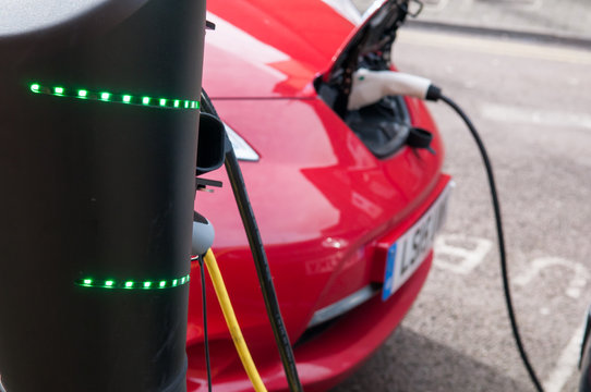 electric car charging to refuel