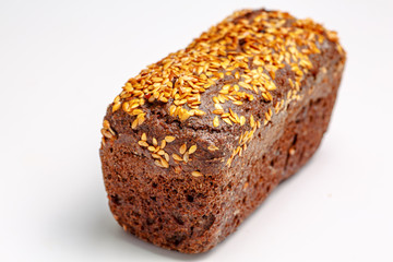Rye bread according to old recipes with grains.