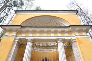 Pavilion in Pavlovsk Park.