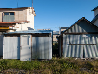 トタン板の小屋