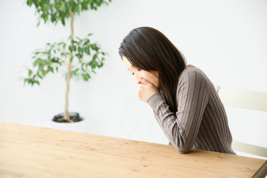 「吐き気」の写真素材 | 1,013,659件の無料イラスト画像 | Adobe Stock