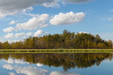 Fototapeta na wymiar The lake with clouds .