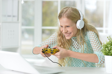 Teenage girl playing a computer game © aletia2011