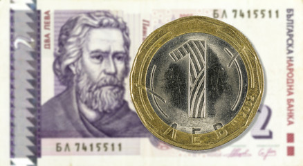 1 bulgarian lev coin against 2 bulgarian lev note obverse © Henning Marquardt