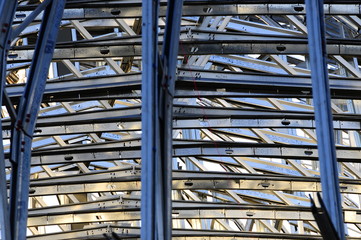 Still frame structure of building