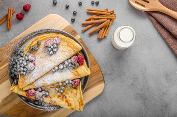 Cinnamon pancakes with blueberries