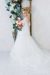 Fototapeta na wymiar Portrait of a bride with a bridal bouquet