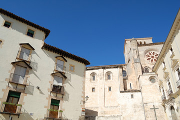 Fototapeta na wymiar Travesía del Clavel en la ciudad de Cuenca